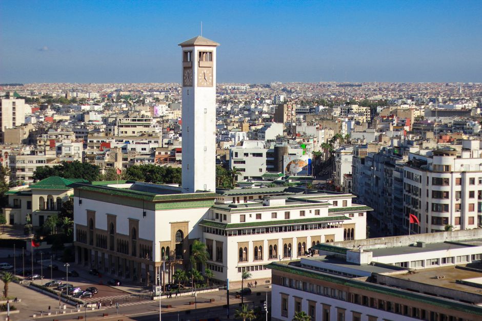 Hôtel de ville de Casablanca avec sa tour horloge, bâtiment emblématique du centre administratif de la métropole marocaine